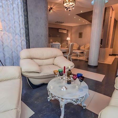 Cabernet Corner Appartement Tbilisi Buitenkant foto