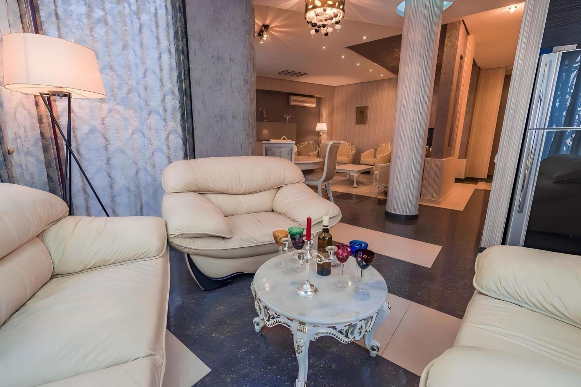 Cabernet Corner Appartement Tbilisi Buitenkant foto