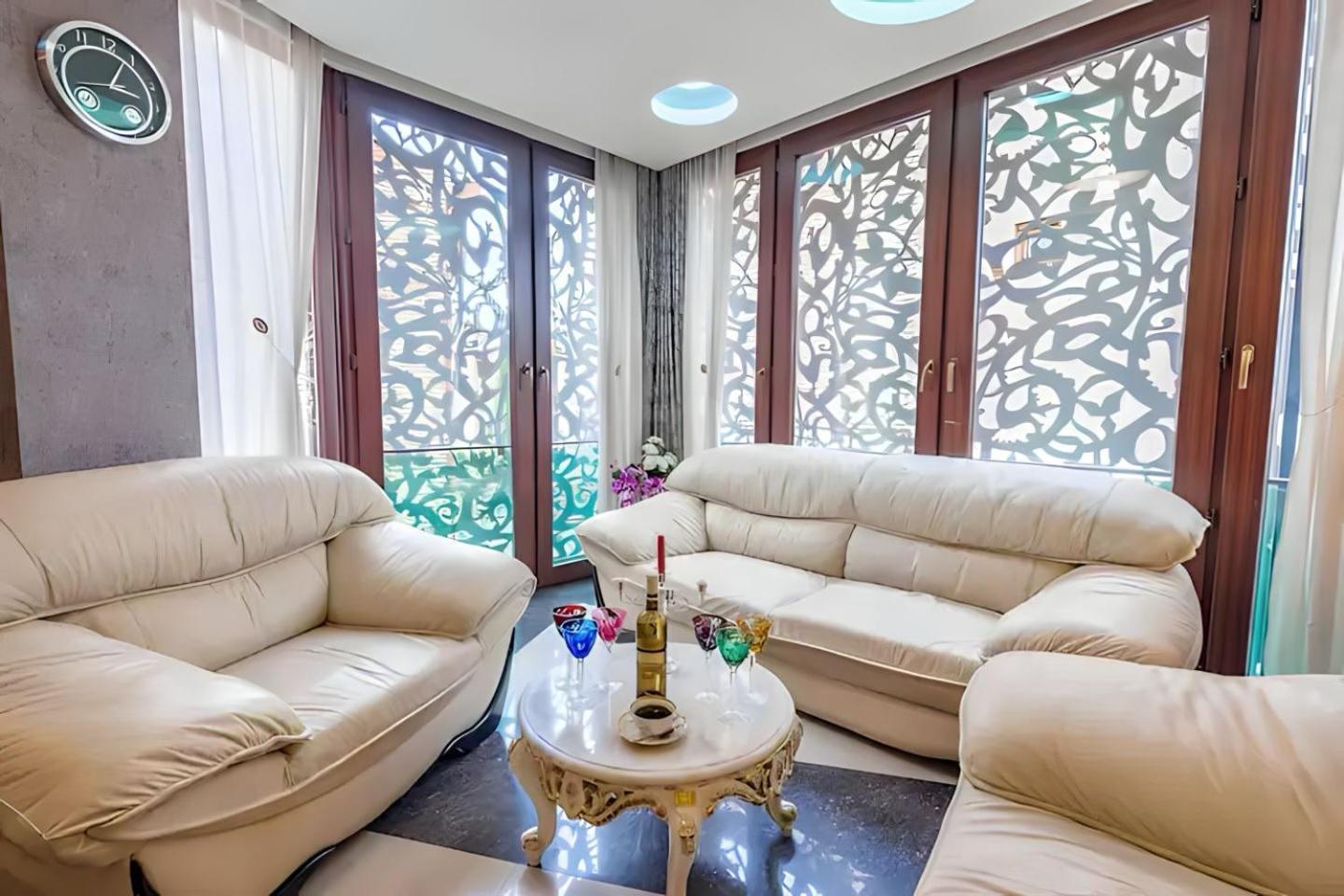 Cabernet Corner Appartement Tbilisi Buitenkant foto